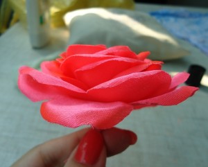 изготовление розы из атласа